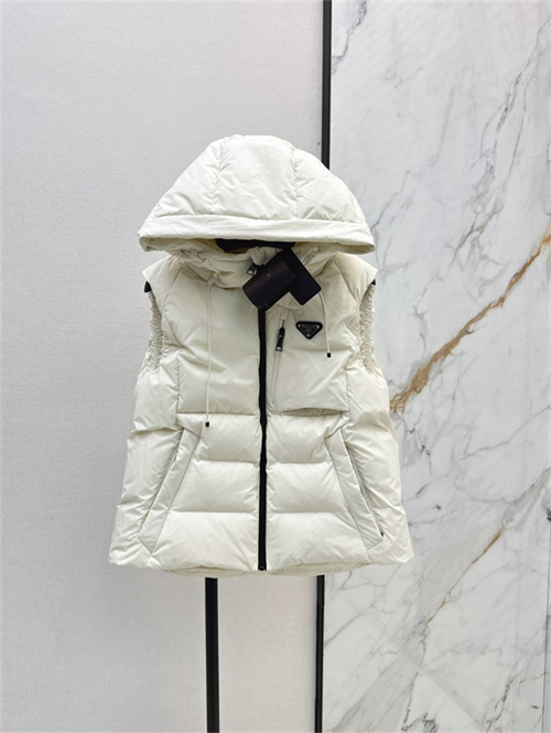 프라다 후드 패딩 조끼 (충전재-거위털) P75405 2025/신상