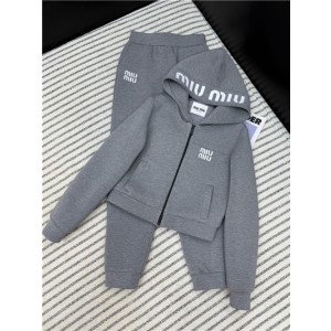 미우미우 후드 트레이닝 세트 M74257 2025/신상