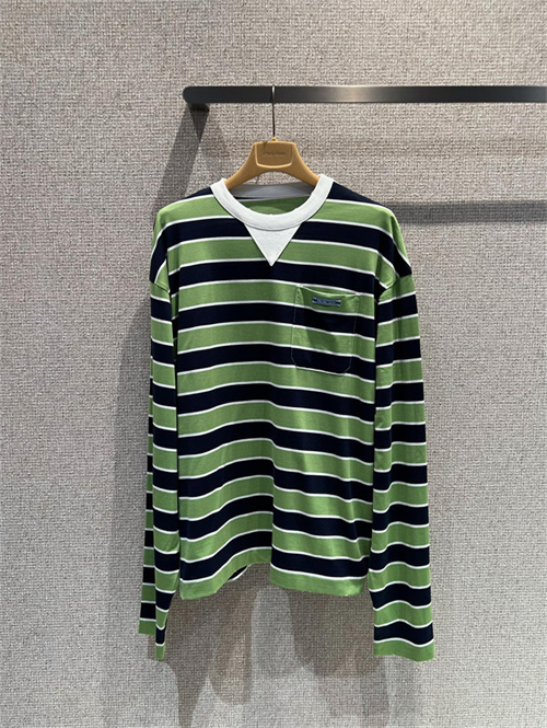 프라다 긴팔 티셔츠 P72207 2026/신상