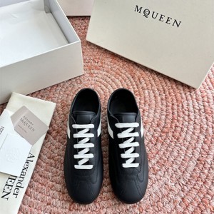 알렉산더맥퀸 남여공용 스니커즈 M18566-2 2026/신상