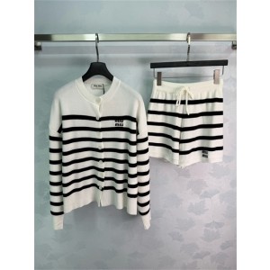 미우미우 긴팔 가디건 반바지 세트 M22806 2026/신상